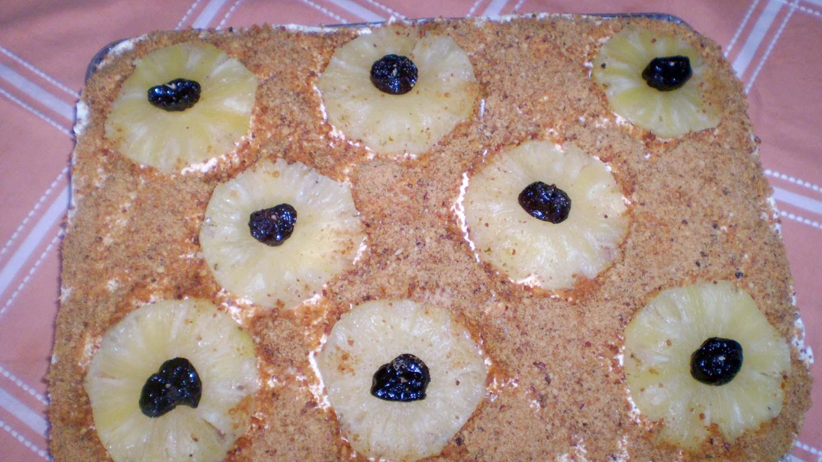 Torta de amendoim com abacaxi