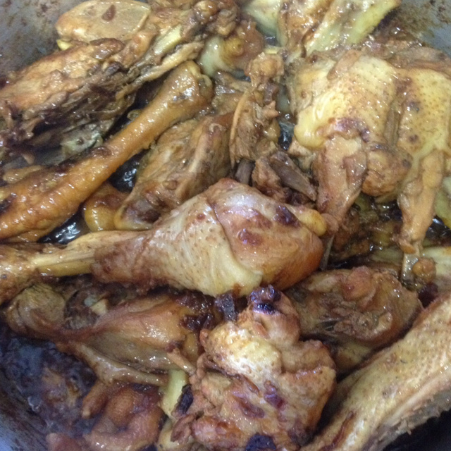 Frango com cebola queimada