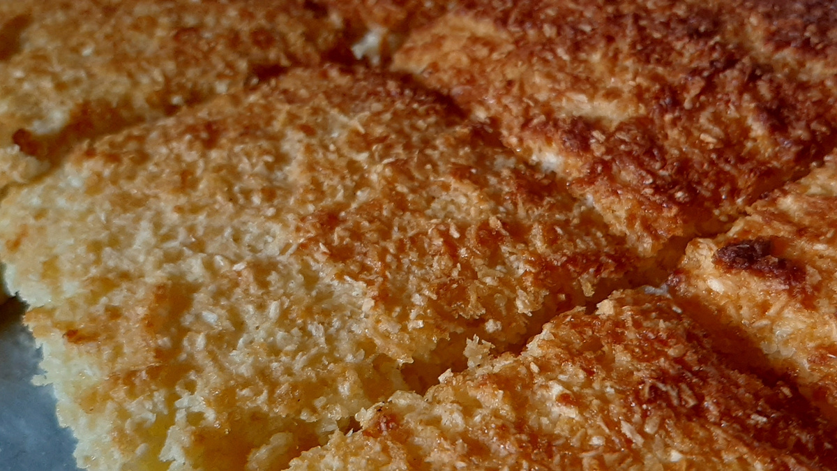 Mané Pelado (bolo de mandioca, queijo e coco)