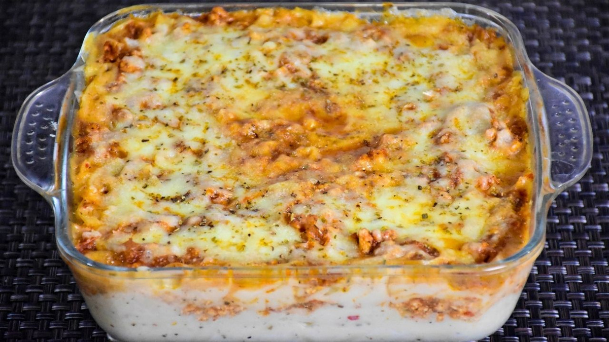 Lasanha de frango com queijo e massa caseira fácil de fazer