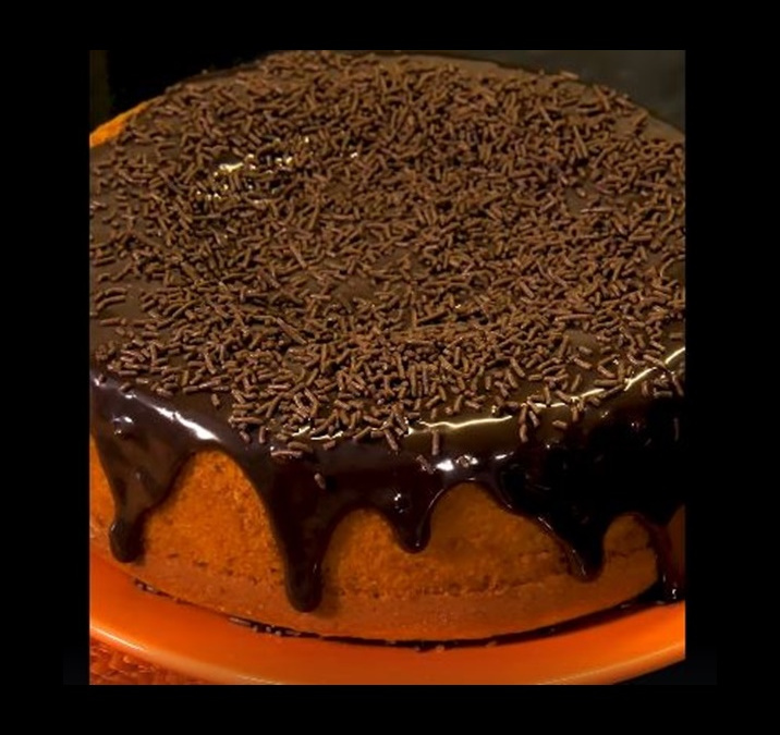 Bolo de cenoura vulcão