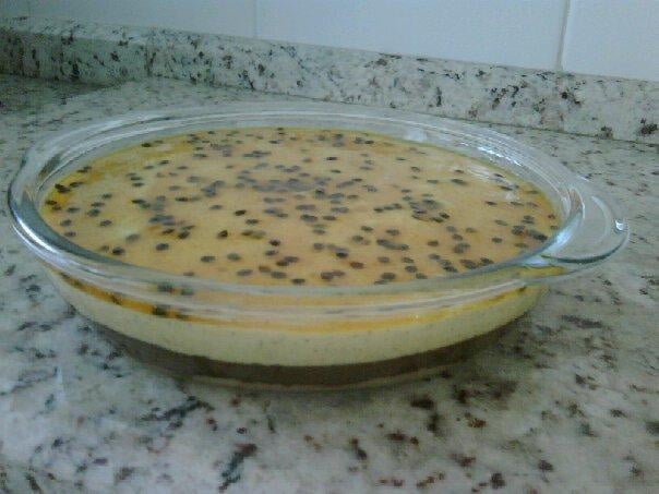 Torta mousse de maracujá com ganache de chocolate