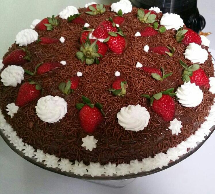 Bolo de chocolate com morango corte e cole bolo applique jogo de