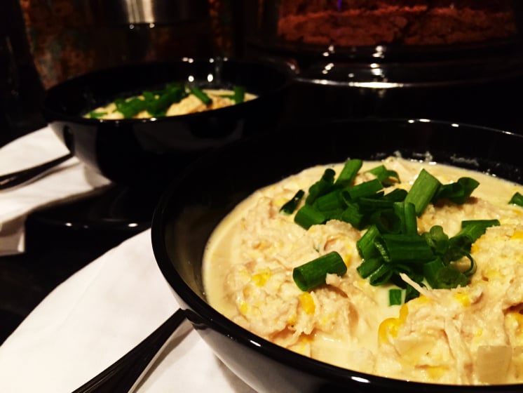 Sopa de milho com frango desfiado