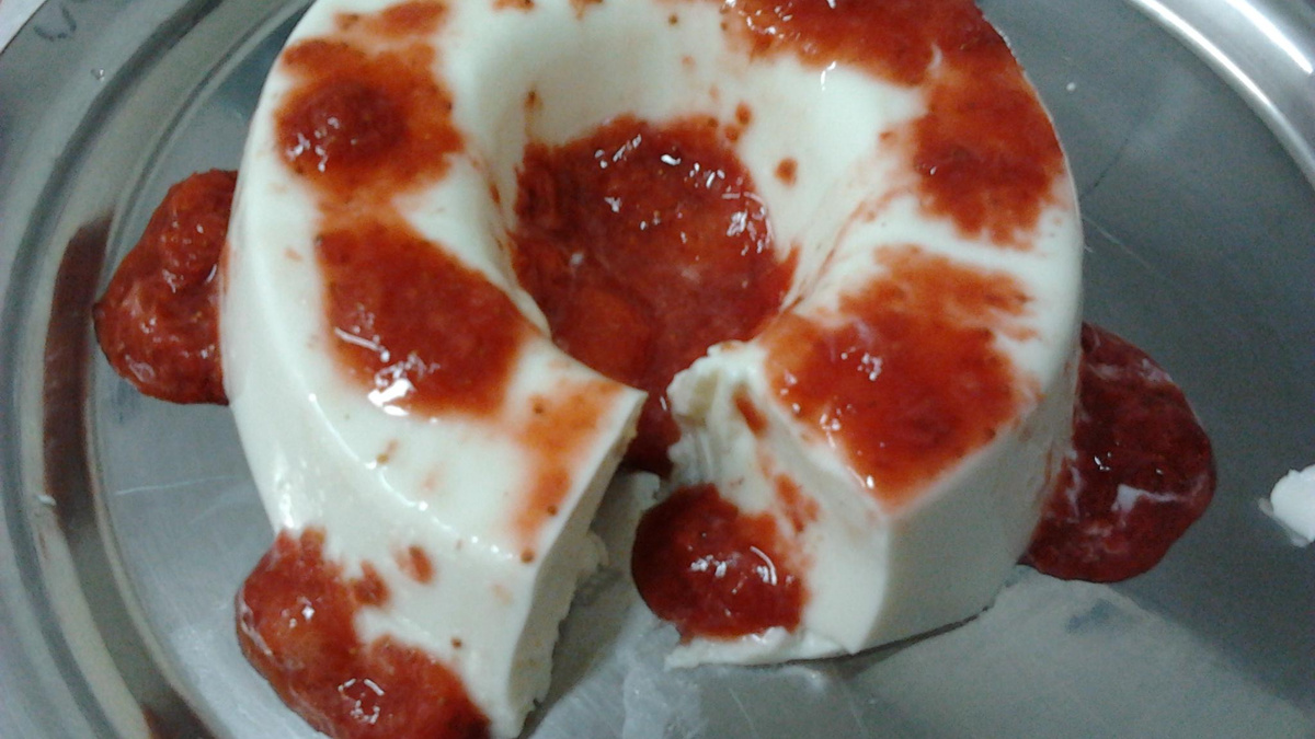Manjar de coco com calda de morango diet