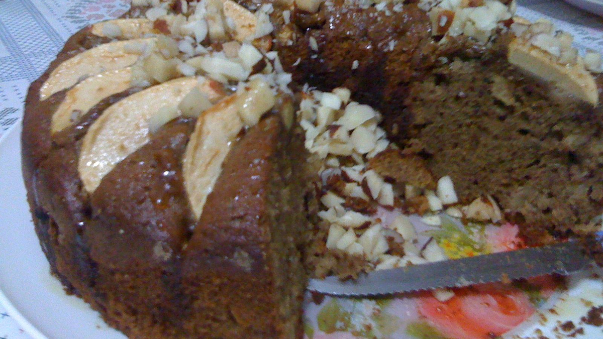 Bolo de maçã com casca