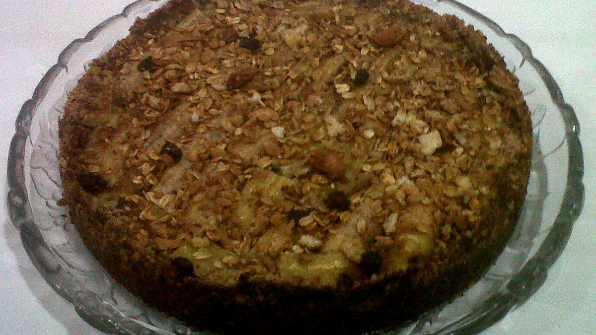 Torta integral de banana com granola