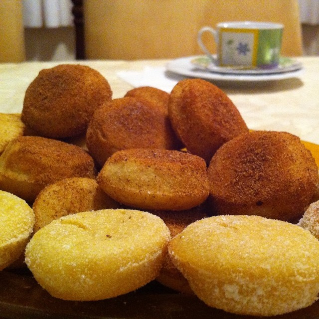 Bolinho de chuva assado e recheado