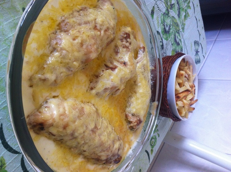 Frango recheado ao molho de catupiry