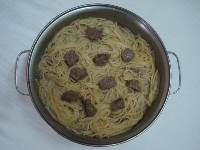 Ensopado de Espaguete com Carne