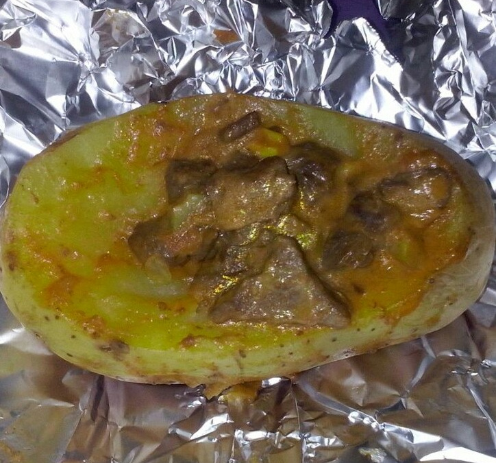 Batata recheada de frango ao molho (Roasted Potato)