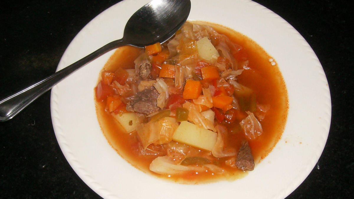 Sopa de legumes com carne do Queidinho