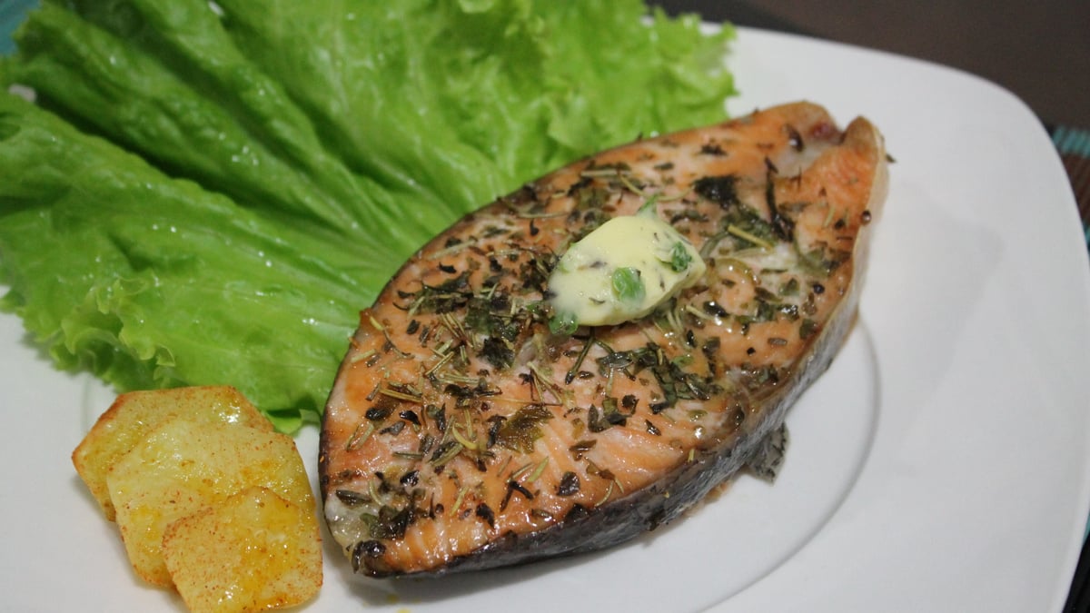 Salmão assado à provençal
