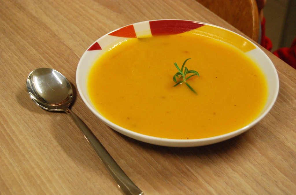 Sopa Uau de Abóbora e Maçã com Curry