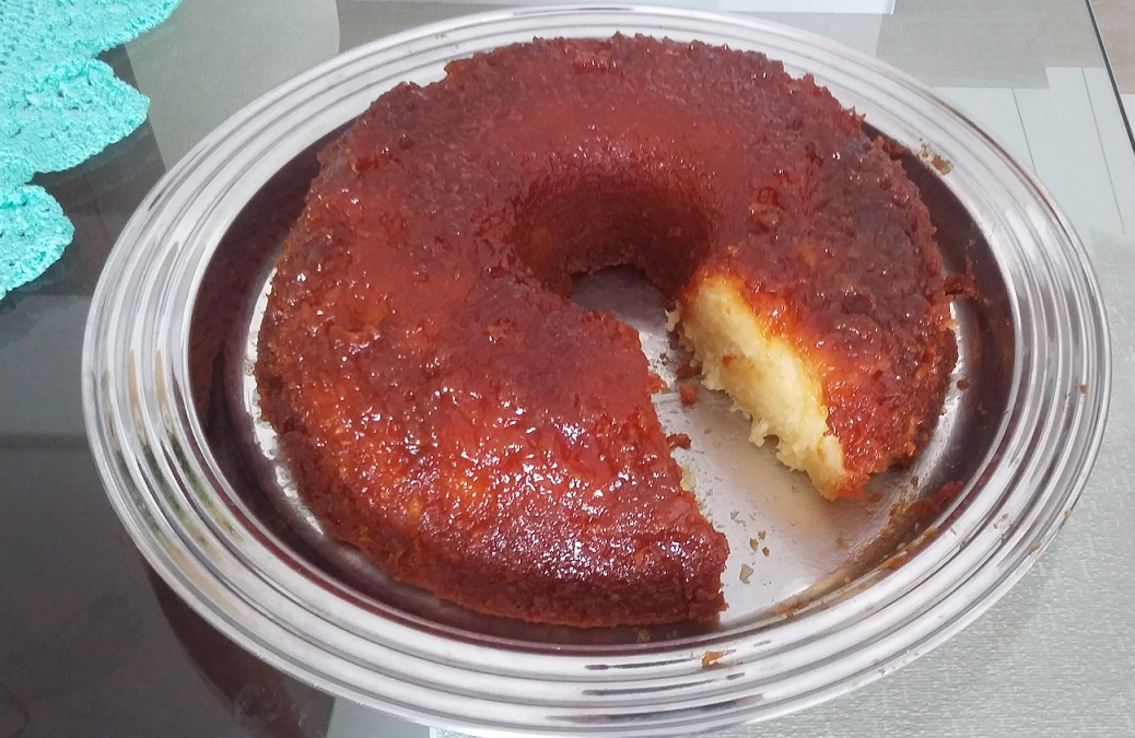 Bolo de aipim caramelizado