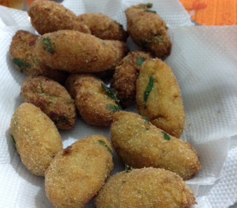 Bolinho de peixe para aperitivo
