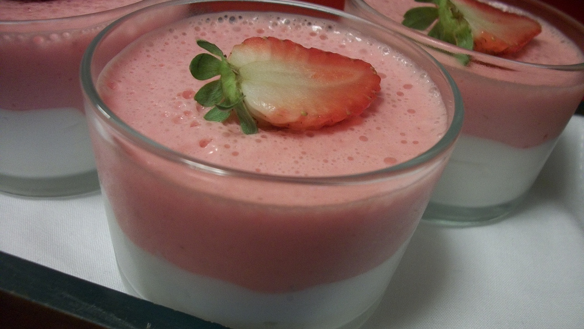 Maria-mole com creme de morango