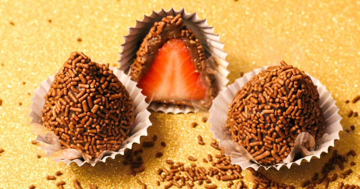 Bombom de brigadeiro com morango