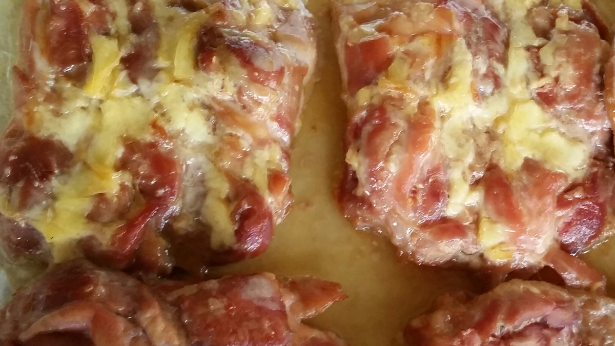Coxas e sobrecoxas assadas com creme de cebola
