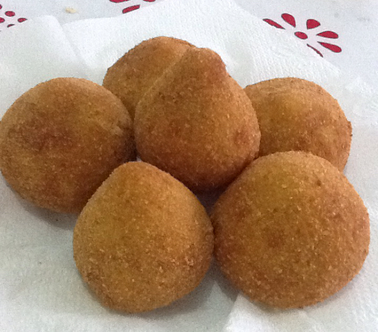 Coxinha de massa cozida