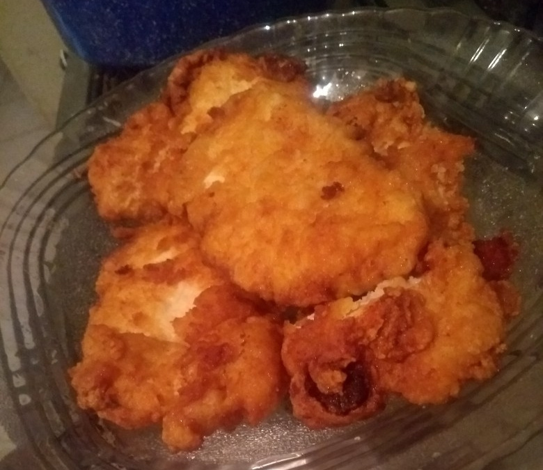 Peito de frango empanado com sazón