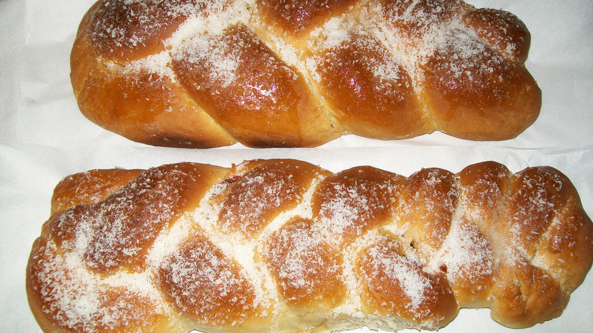 Rosca com recheio de goiabada