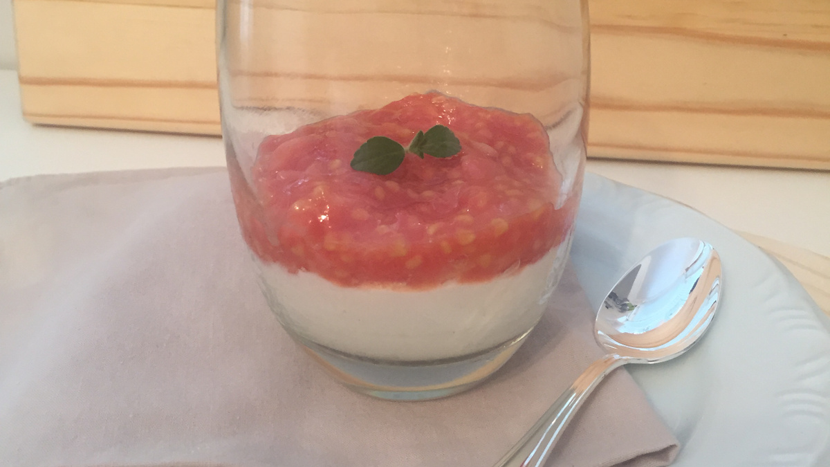 Verrine de iogurte grego com compota de goiaba artesanal