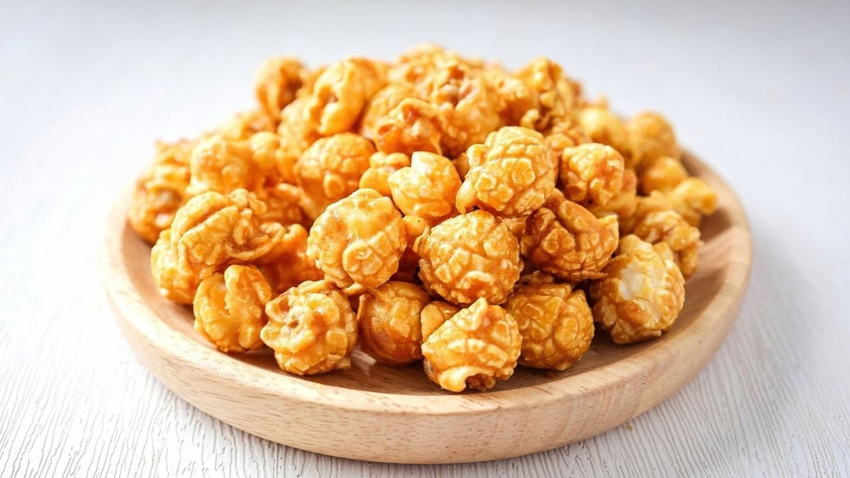 Pipoca doce caramelizada com milho gourmet mushroom e caramelo que não queima