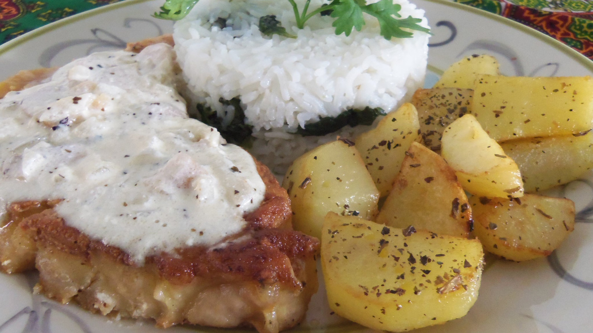 Filé de peixe ao molho de sidra e batatas à doré