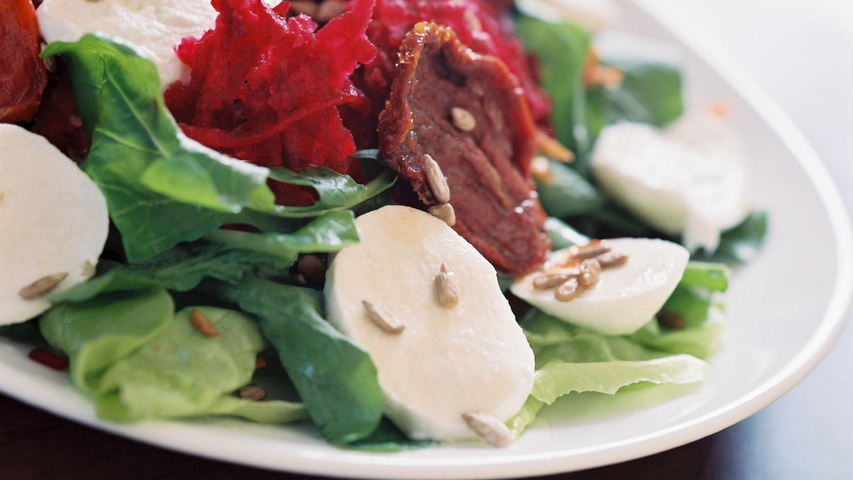 Salada com sementes de girassol