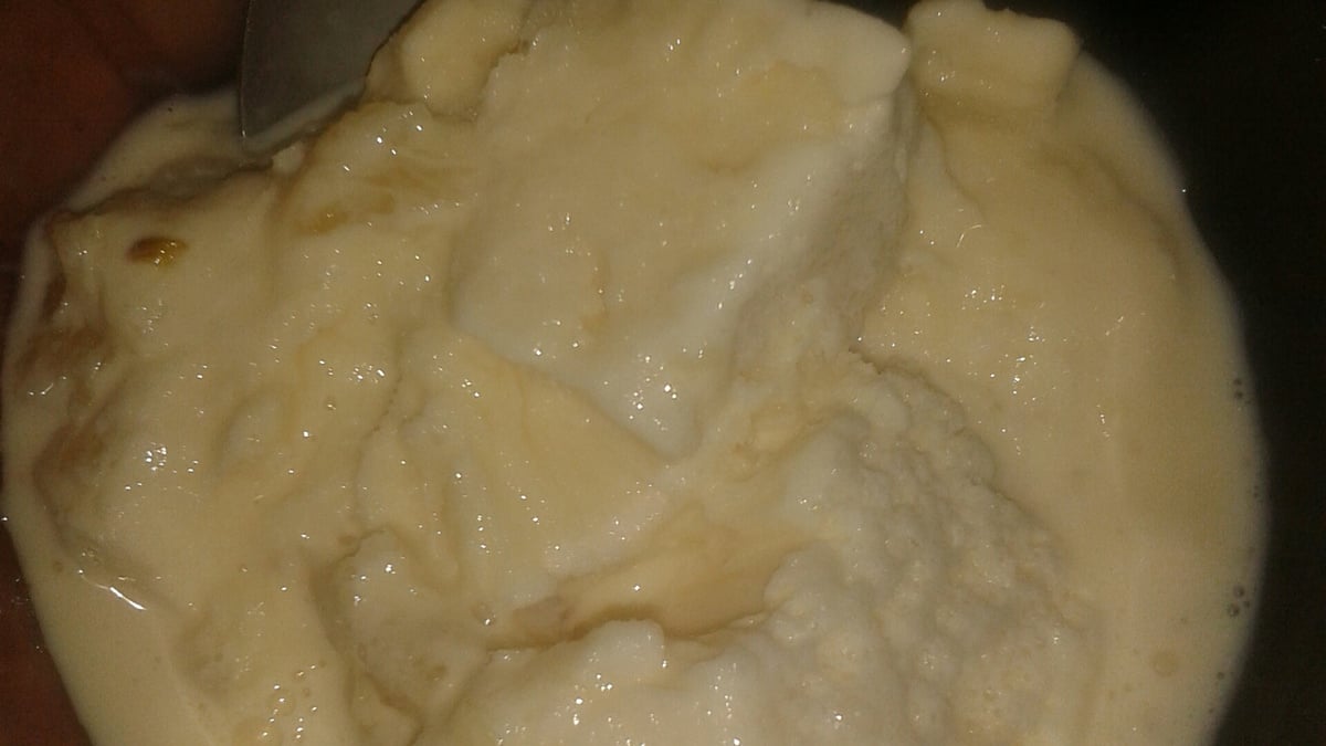 Sorvete cremoso de abacaxi