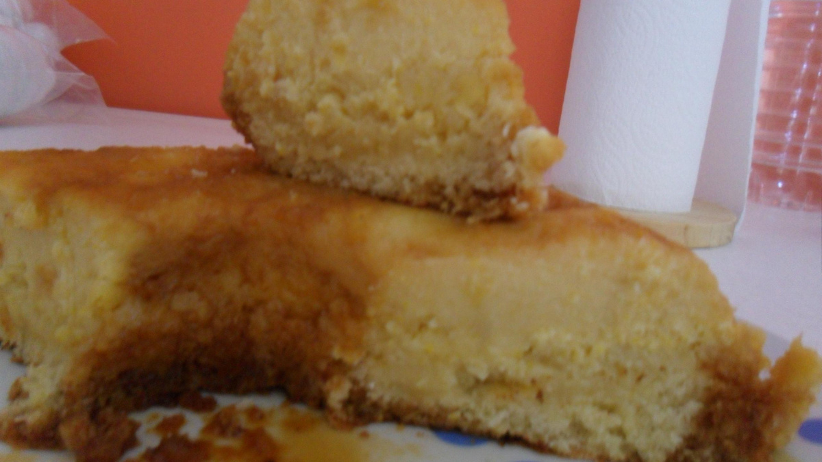 Bolo cremoso de milho verde