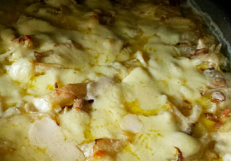 Batata fatiada e recheada