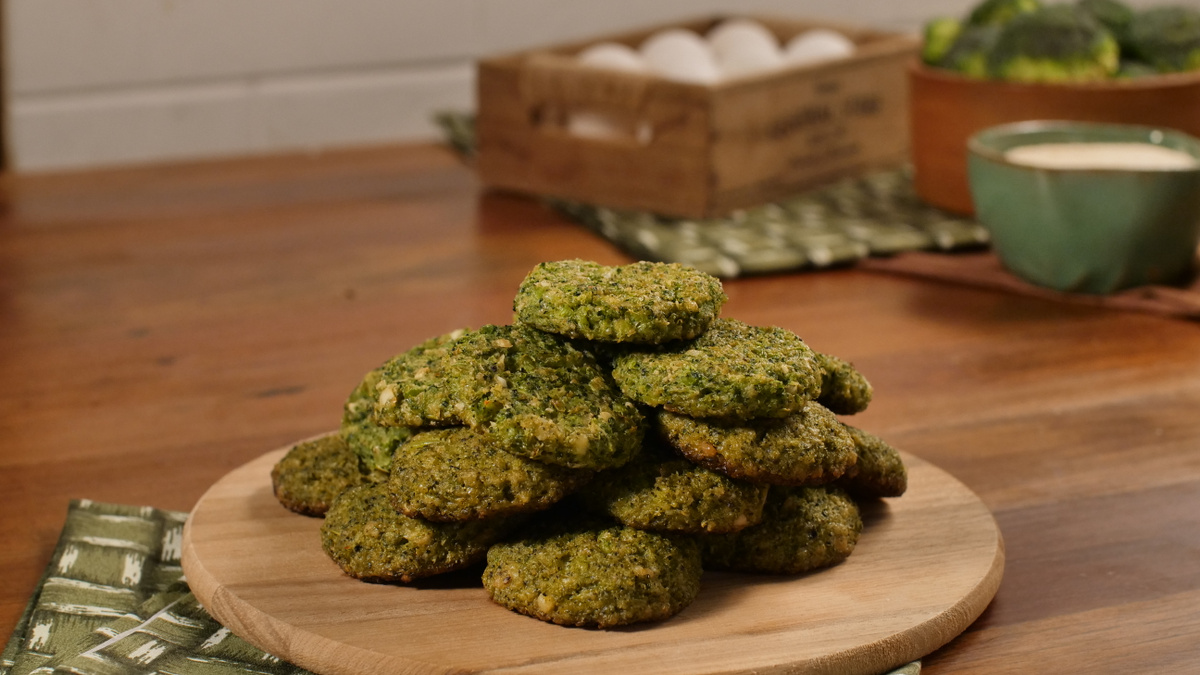 Bolinho de brócolis assado