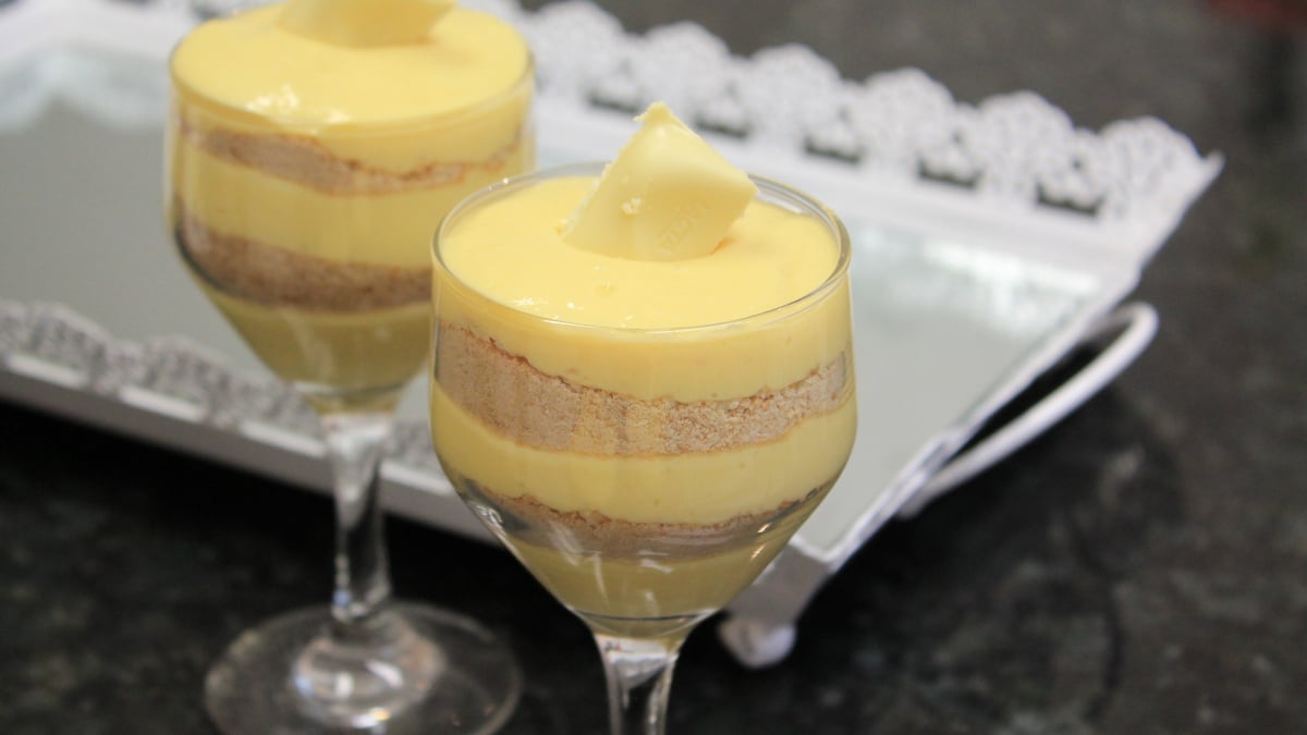 Pavê de mousse de maracujá e brigadeiro branco
