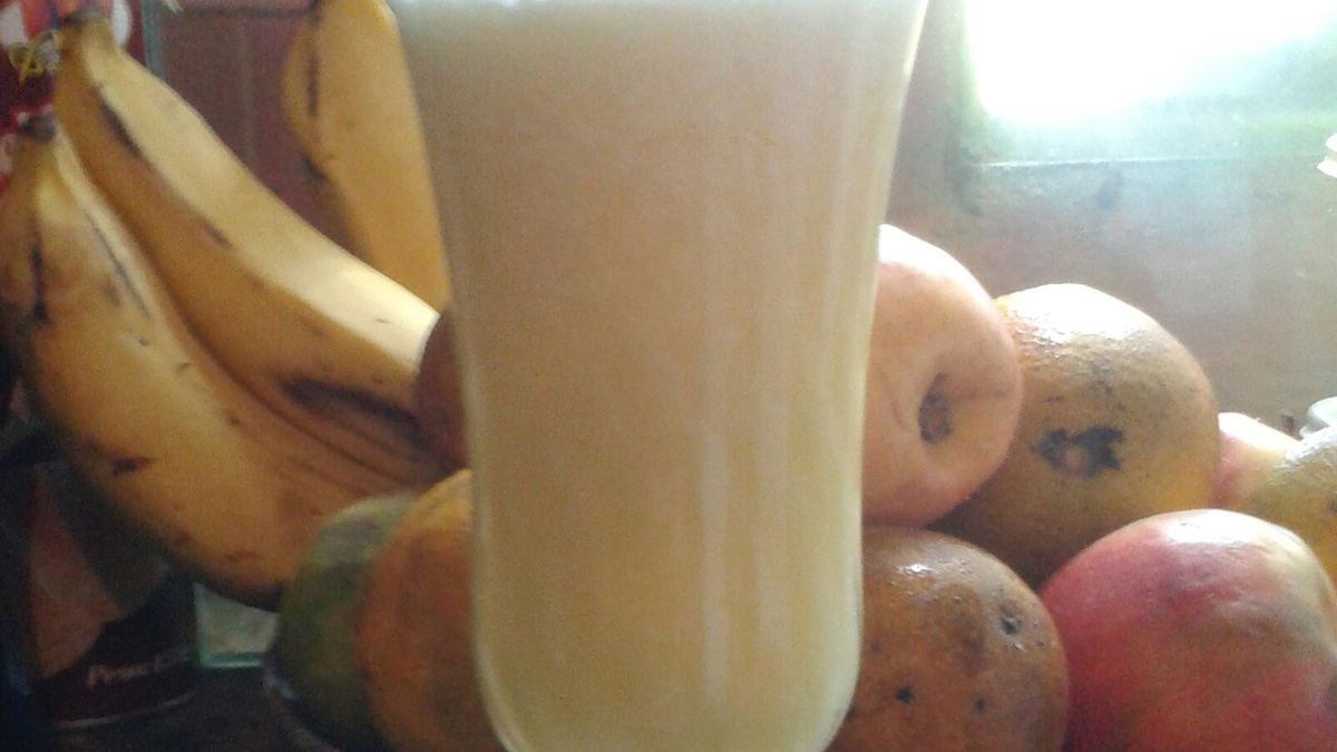 Suco de laranja com abacaxi e melão