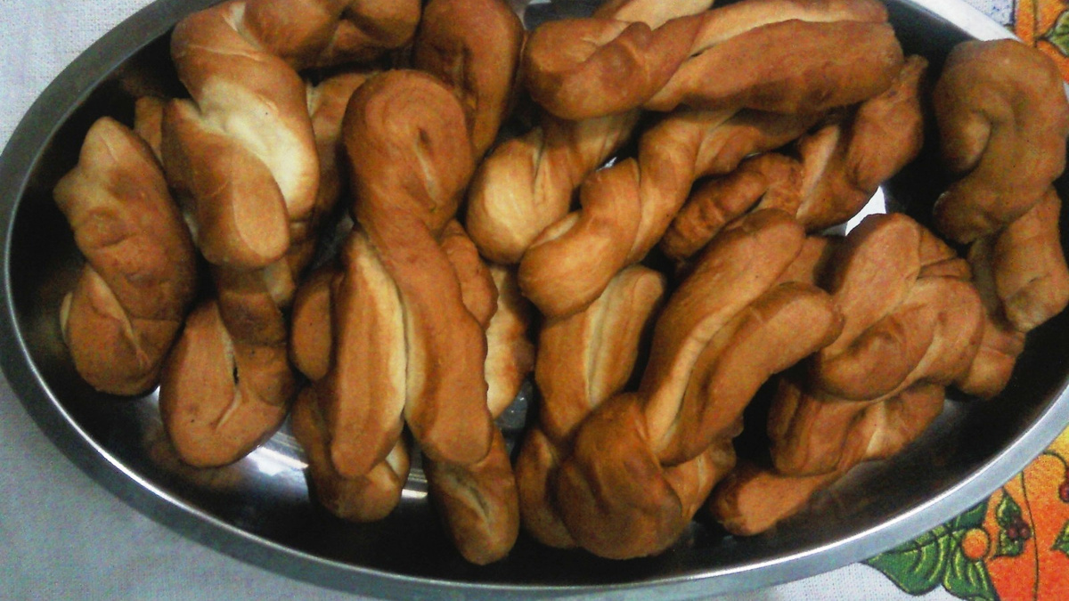 Bolo frito com massa de pão