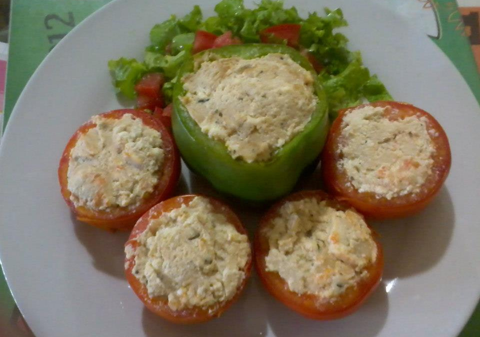 Tomates recheados com ricota