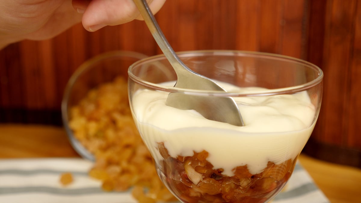 Compota de frutas com creme