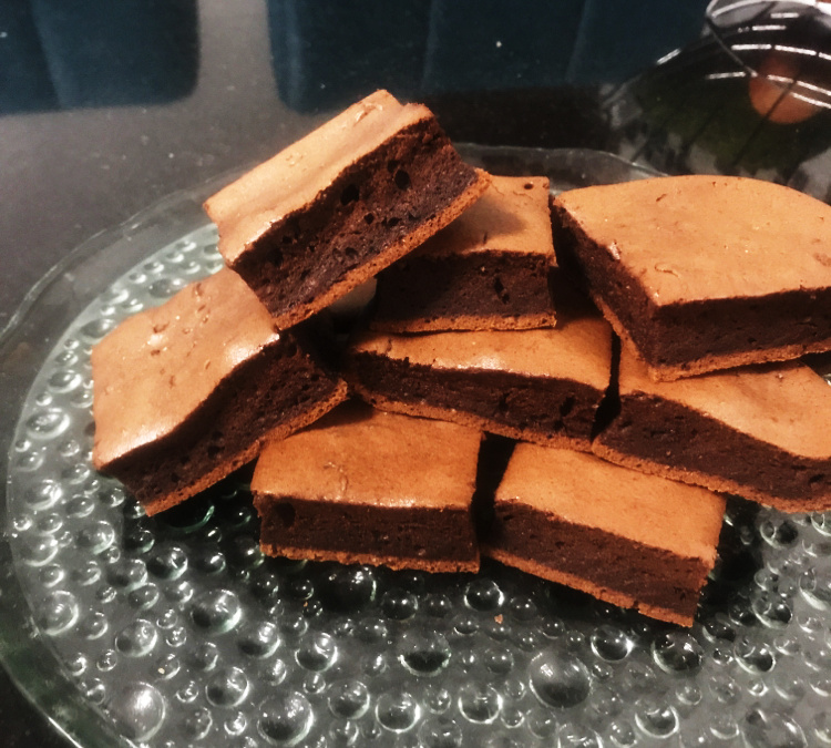 Brownie simples e com casquinha