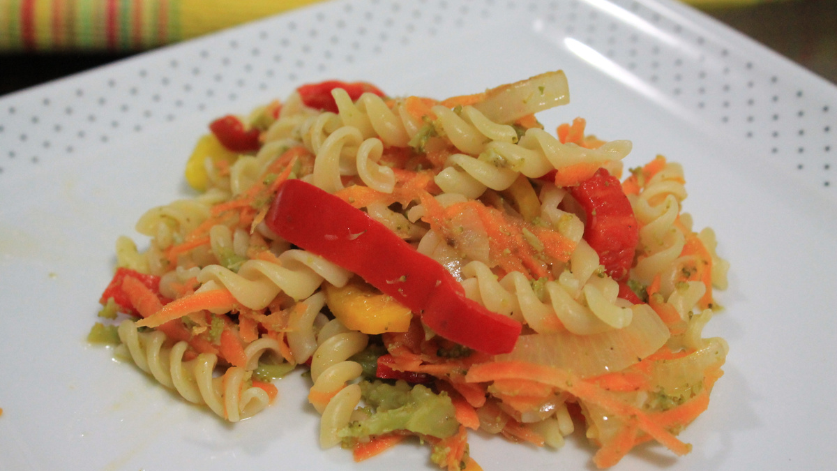Macarrão com legumes