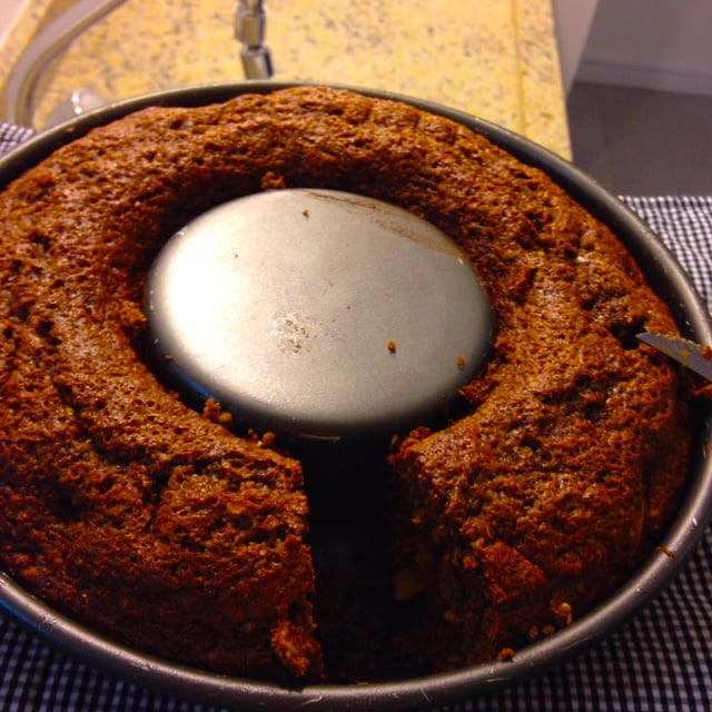Bolo integral de banana e ameixa