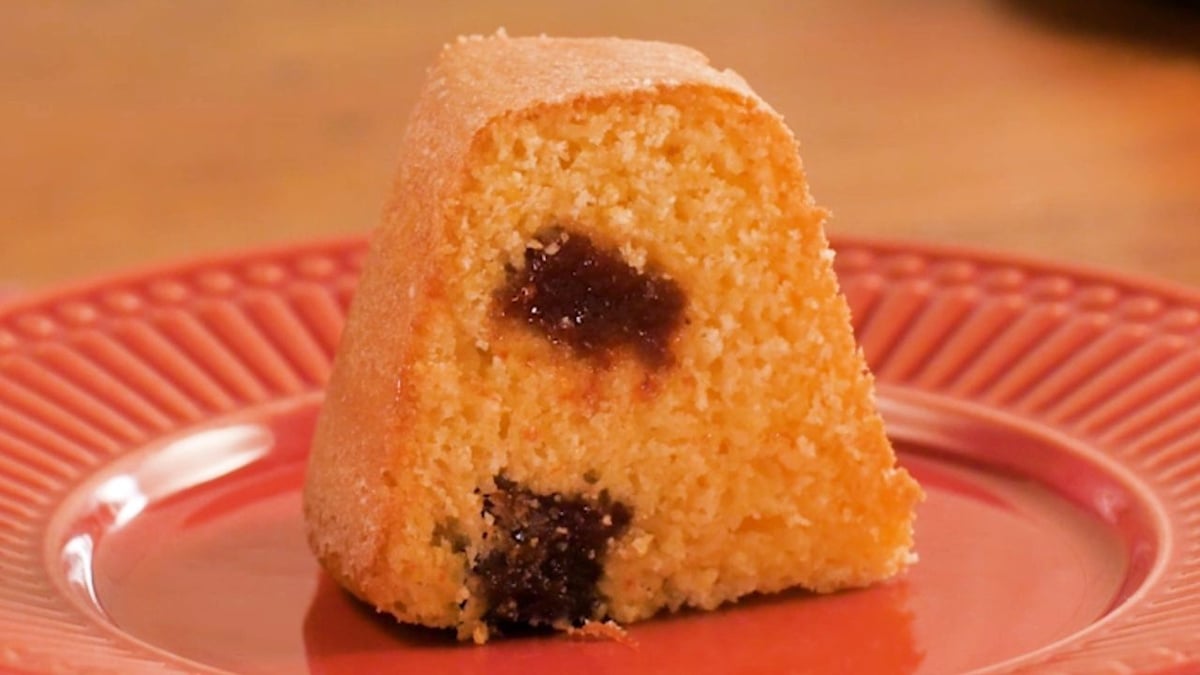 Bolo de fubá com goiabada