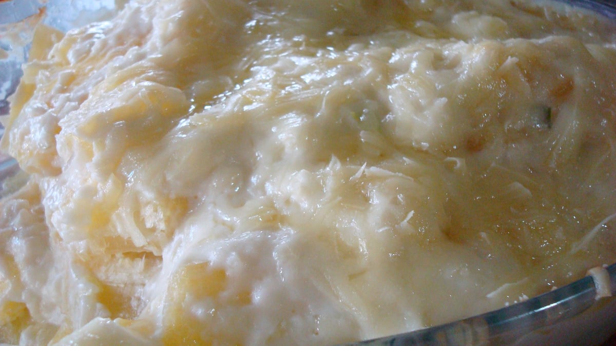Mandioca ao molho branco