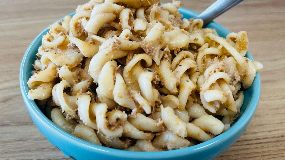 Macarrão com atum fácil e muito rápido