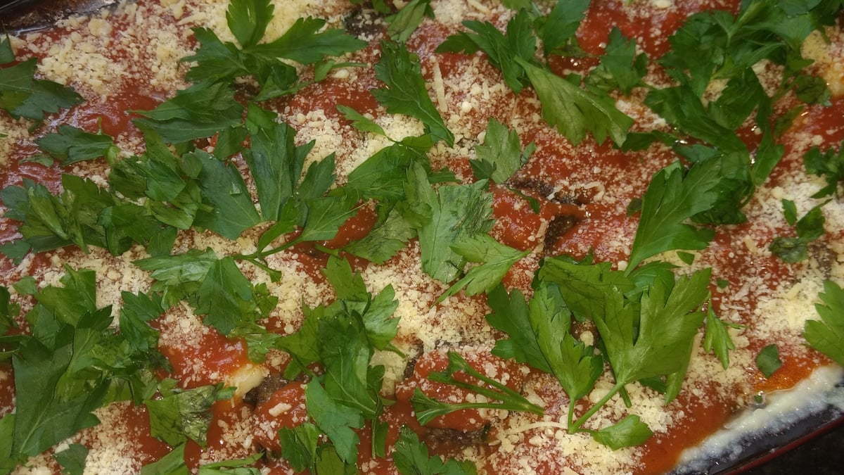 Almôndegas de forno com purê ao molho de manjericão