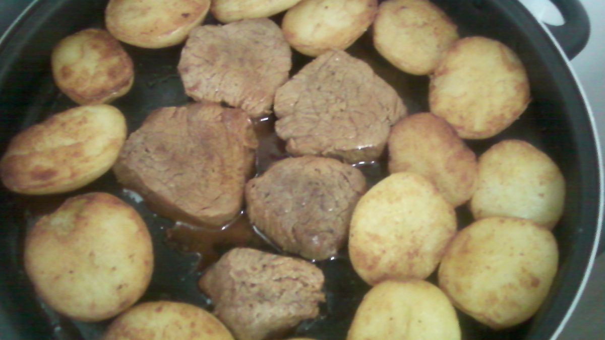 Batata dourada com baby beef
