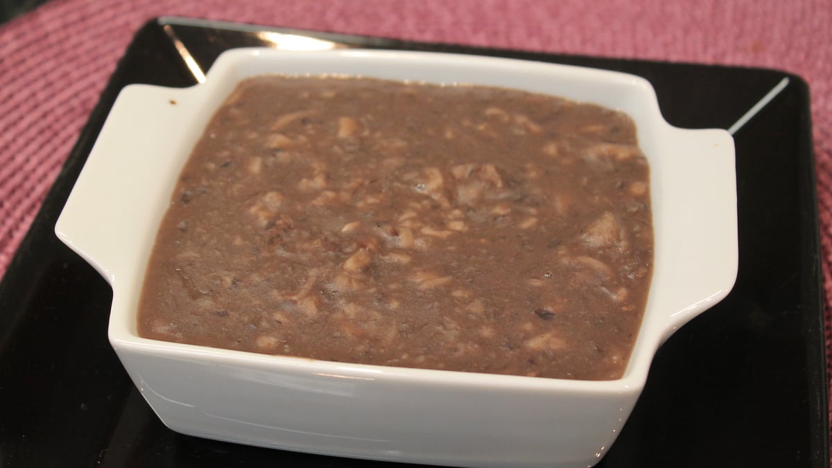 Sopa de feijão com arroz integral light, fácil e nutritiva