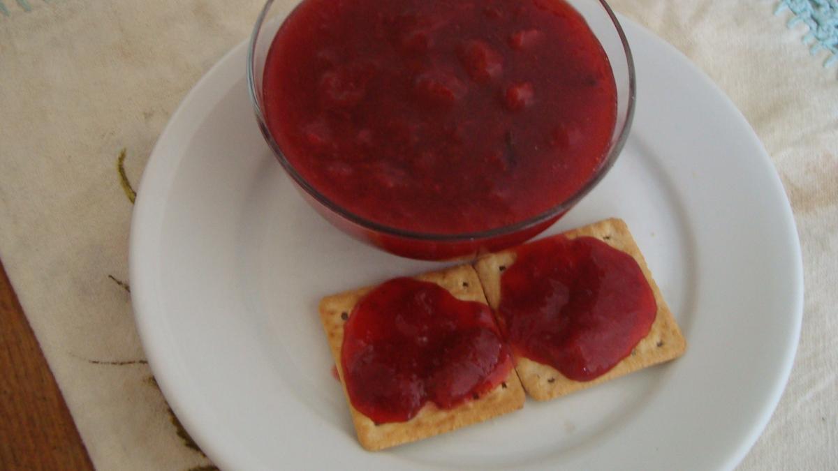 Aprenda a fazer uma geleia de morango caseira para o seu café da manhã