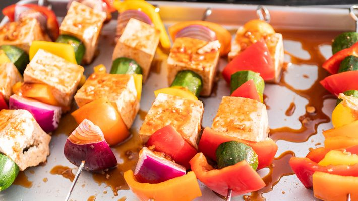 Espetinho de legumes vegetariano
